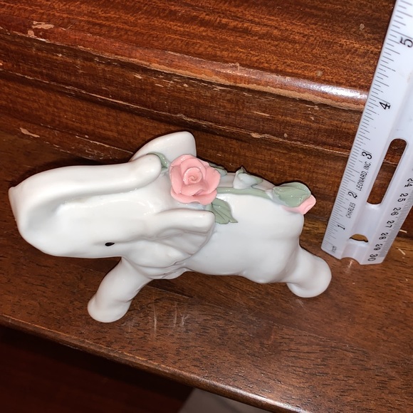 Elephant - Picture 2 of 5